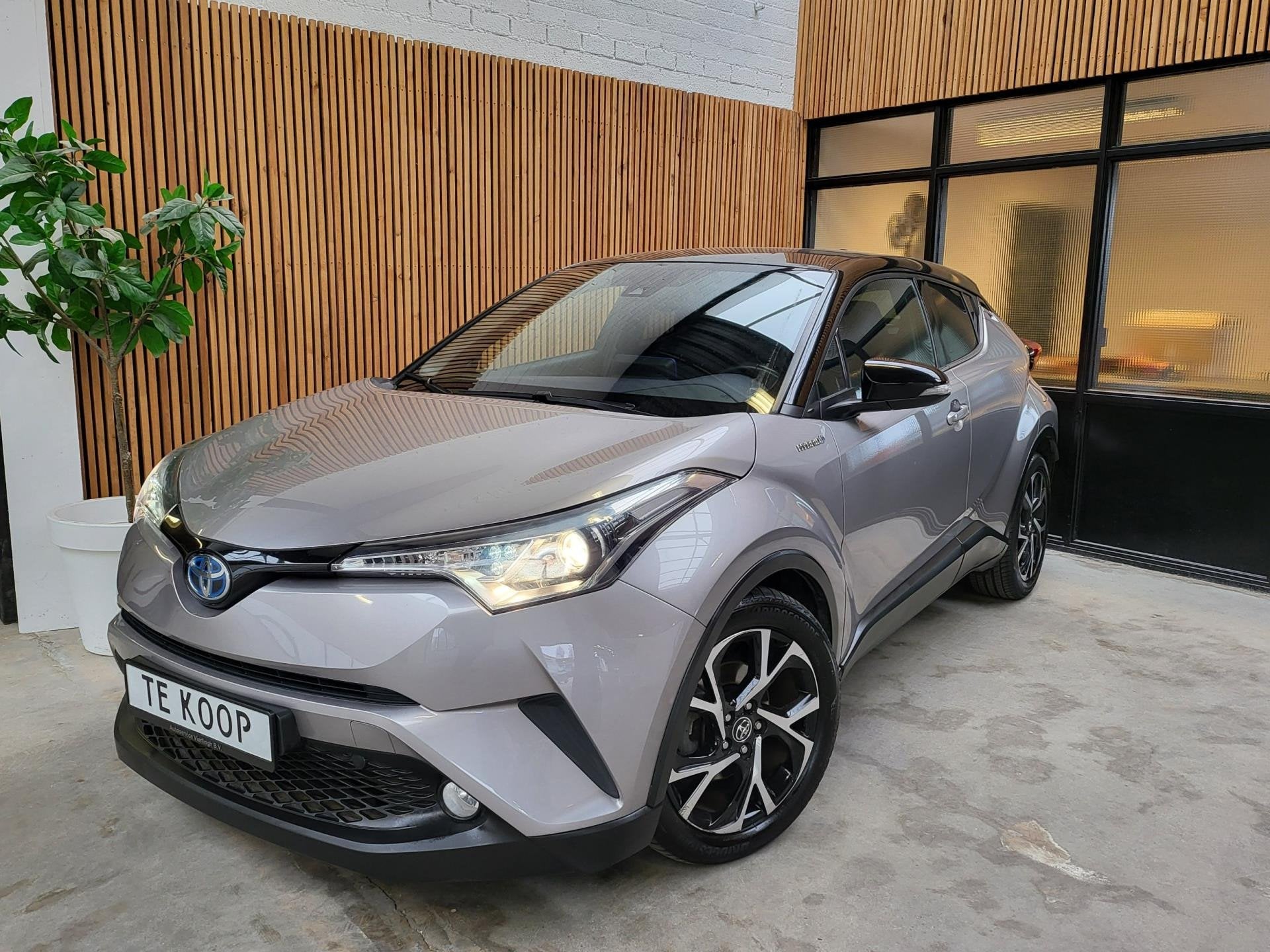 Toyota C-HR 1.8 Hybrid Bi-Tone BTW Auto Dealeronderhouden, Auto's, Toyota, Gebruikt, Overige brandstoffen, Bedrijf, SUV of Terreinwagen