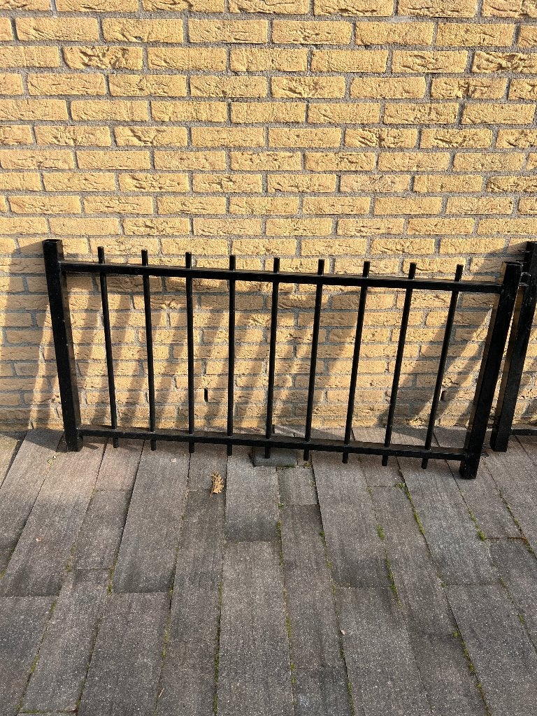 Zwart spijlenhekwerk - 2 poorten, Ophalen, Zo goed als nieuw, IJzer, Spijlenhekwerk