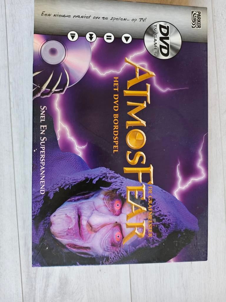 Bordspel AtmosFear - Het DVD Bordspel - Compleet, Hobby en Vrije tijd, Gezelschapsspellen | Bordspellen, Zo goed als nieuw, Drie of vier spelers