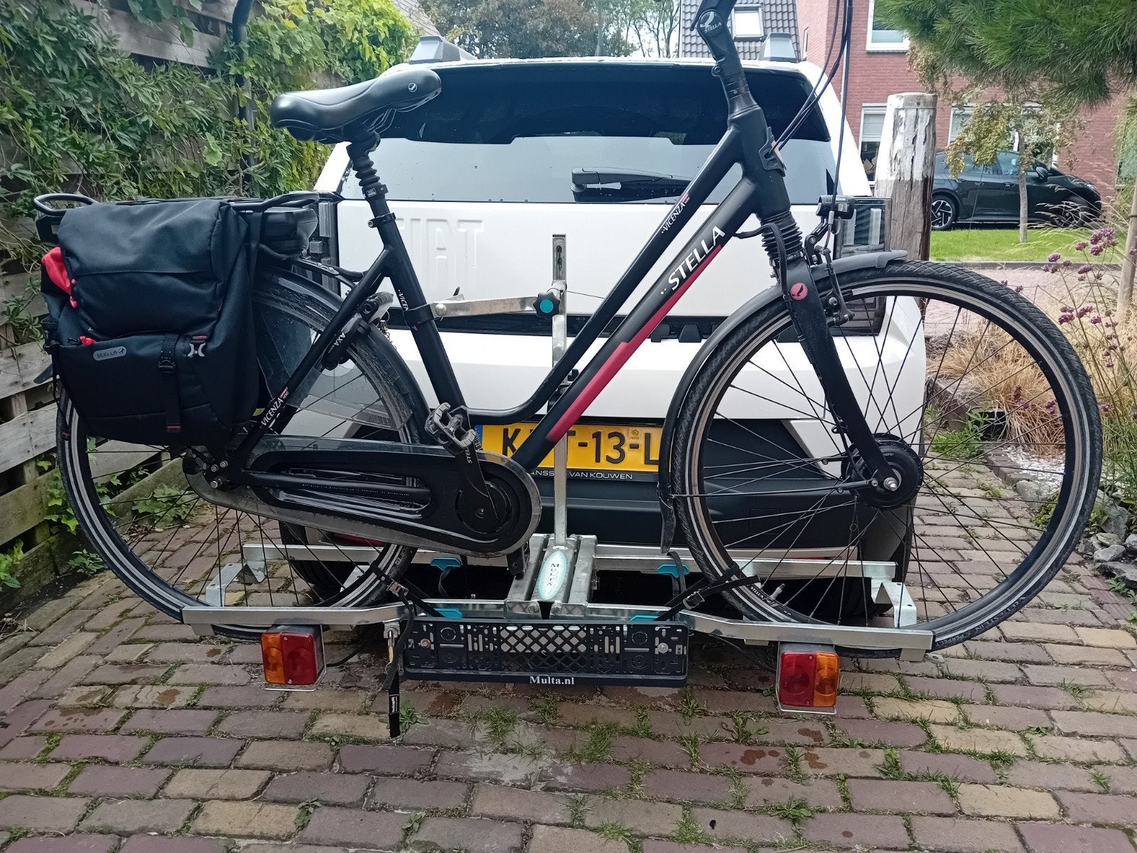 Multa fietsendrager izgst met oprijgoot, ook voor e-bike, Verzenden, Zo goed als nieuw, 2 fietsen, Trekhaakdrager