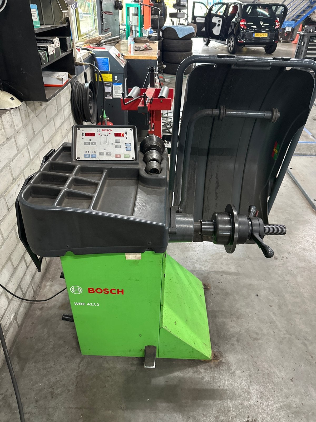 Bosch WBE 4110 Balanceermachine en TCE 4420 Bandenapparaat, Auto diversen, Autogereedschap, Ophalen, Gebruikt