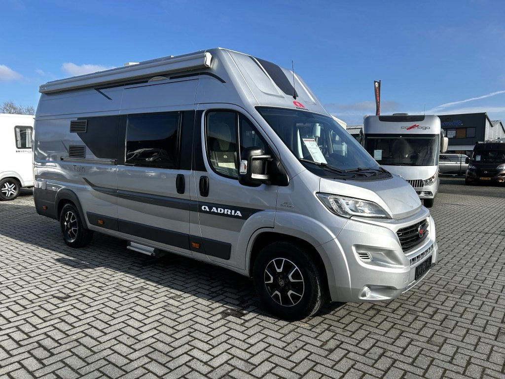 Adria Twin 640 SHX Dwarsbed/bar-zit/zijbank/2015/150pk/uniek, Buscamper of Camperbus, Fiat, 6 tot 7 meter, Bedrijf