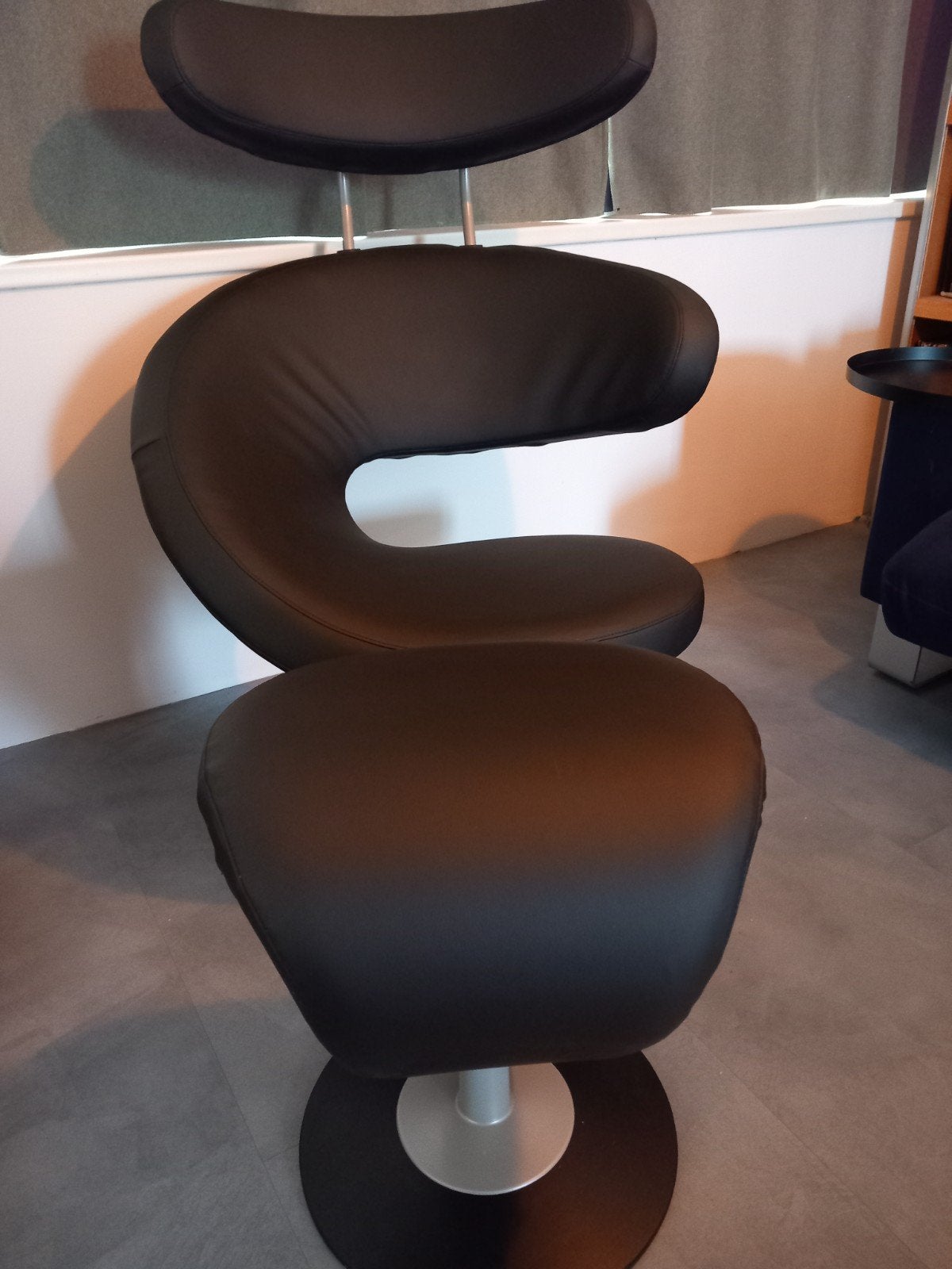 zoals nieuw! Stokke Peel Fauteuil met hocker!, Ophalen, Kunststof, Modern, Ergonomisch, Design, 75 tot 100 cm