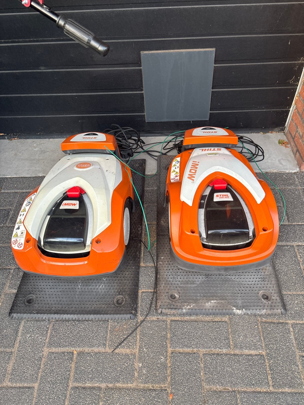Stihl iMow robotmaaiers (2 stuks) - RMI 422 RMI 522c, Ophalen, Cirkelmaaier, Gebruikt, Minder dan 30 cm