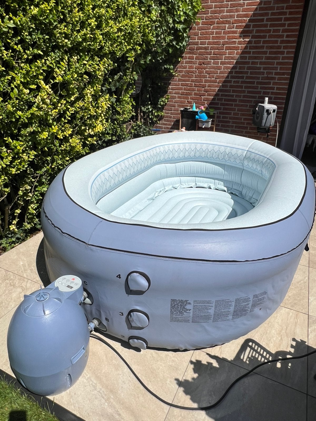 Lay-Z-Spa Premium Series Opblaasbare Jacuzzi 6 personen, Ophalen, Zo goed als nieuw, Pomp, Opblaasbaar
