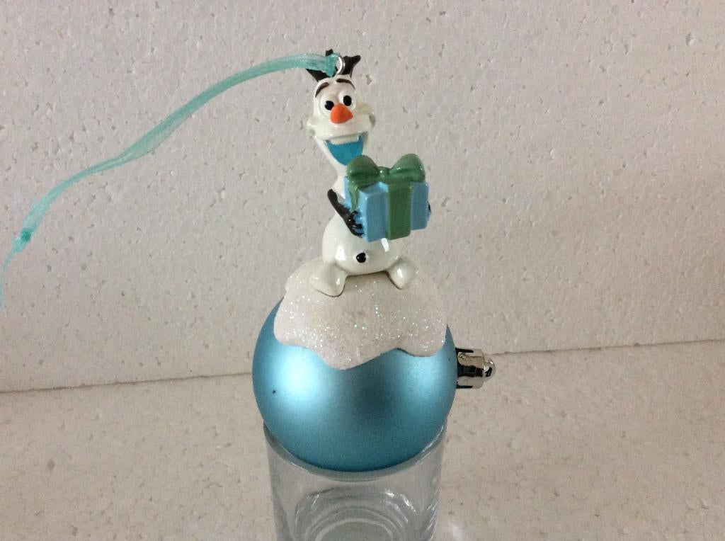 Disney Frozen - kerstbal - ornament op bal olaf 2, Verzamelen, Disney, Ophalen of Verzenden, Overige figuren, Zo goed als nieuw