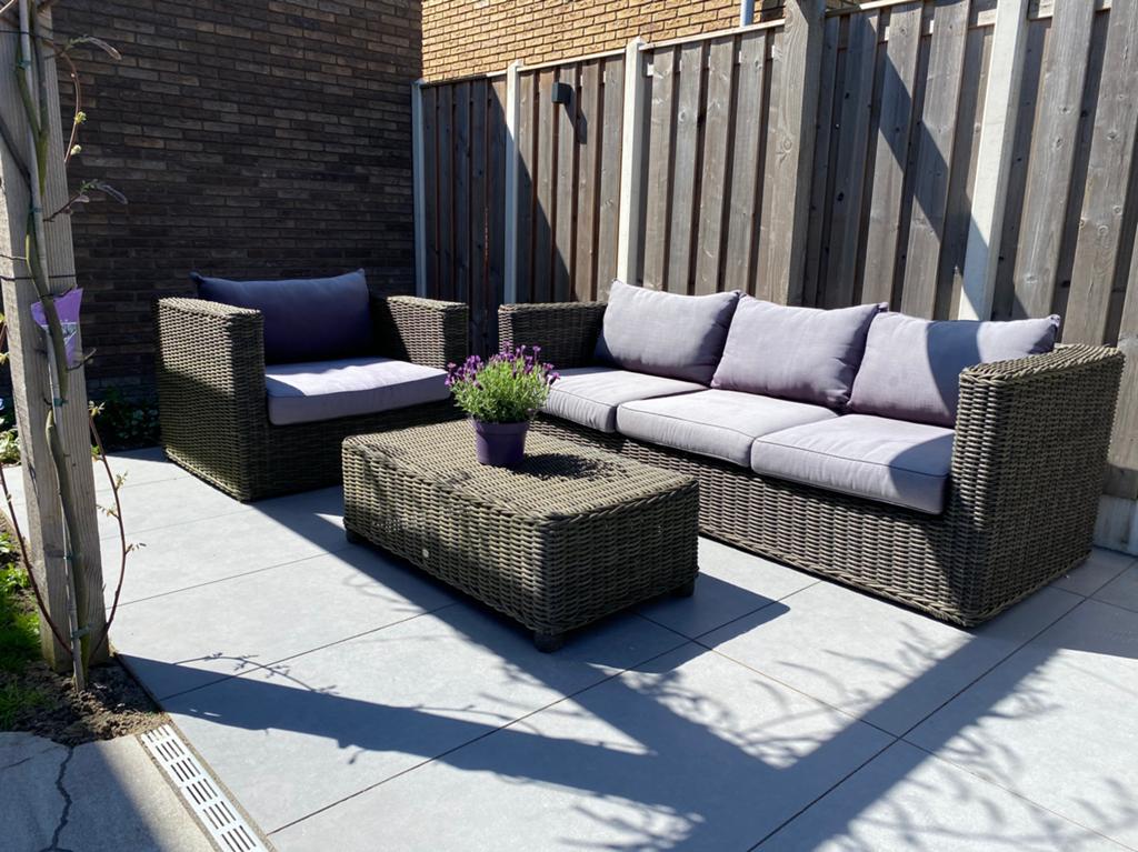 Ruime loungeset (bank,2 love-seats, tafel) kan nog jaren mee, Ophalen, 5 zitplaatsen, Kunststof, Gebruikt
