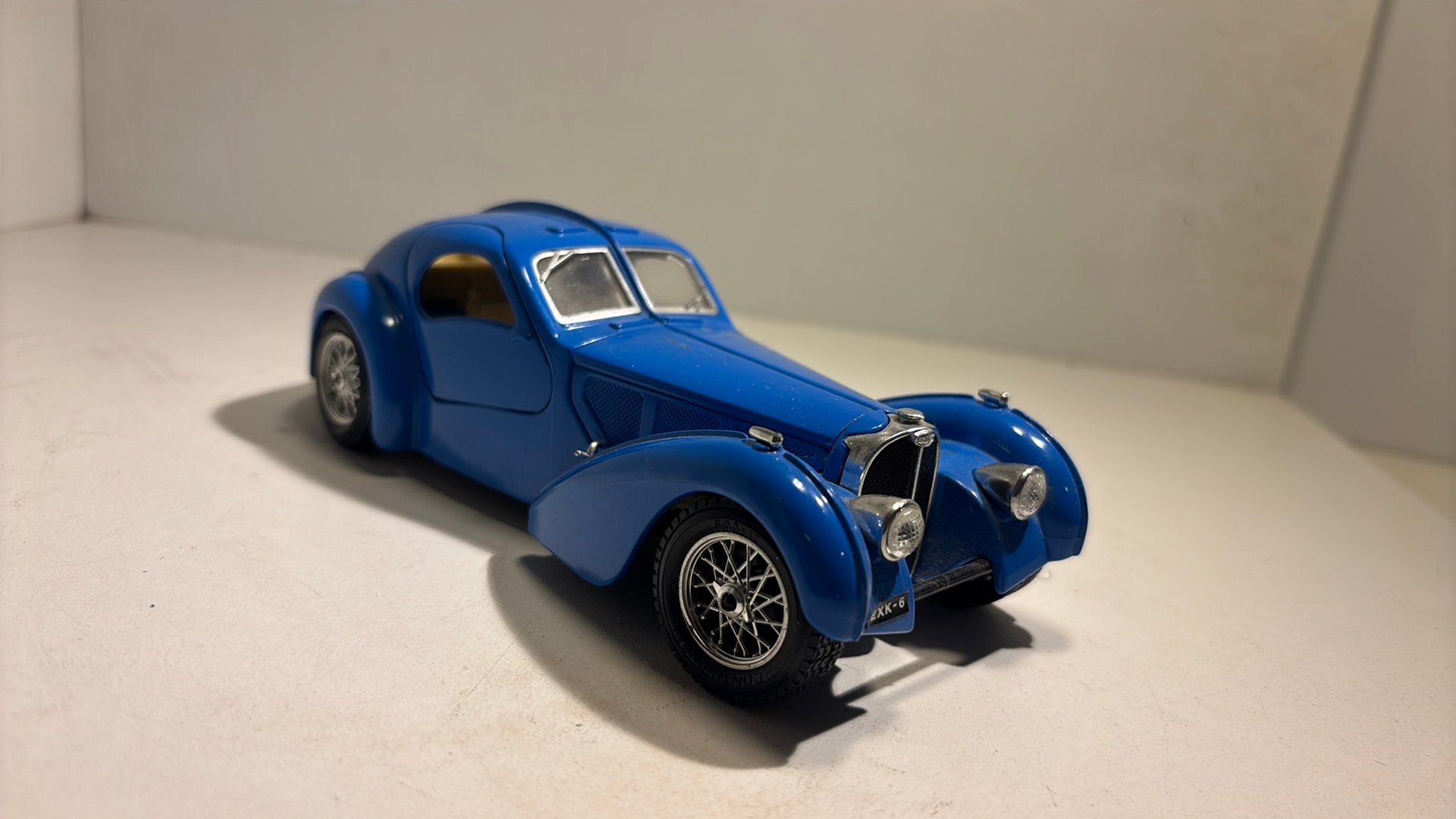 Bugatti Atlantic 1936 Bburago 1.24, Ophalen of Verzenden, Bburago, A, A
