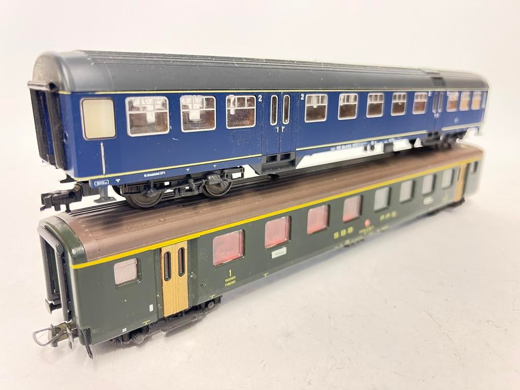 ** KOOPJE ** € 35,00 ** 2x ROCO RIJTUIGEN ** NS ** SBB **, Gelijkstroom, Wagon, Ophalen of Verzenden, Roco