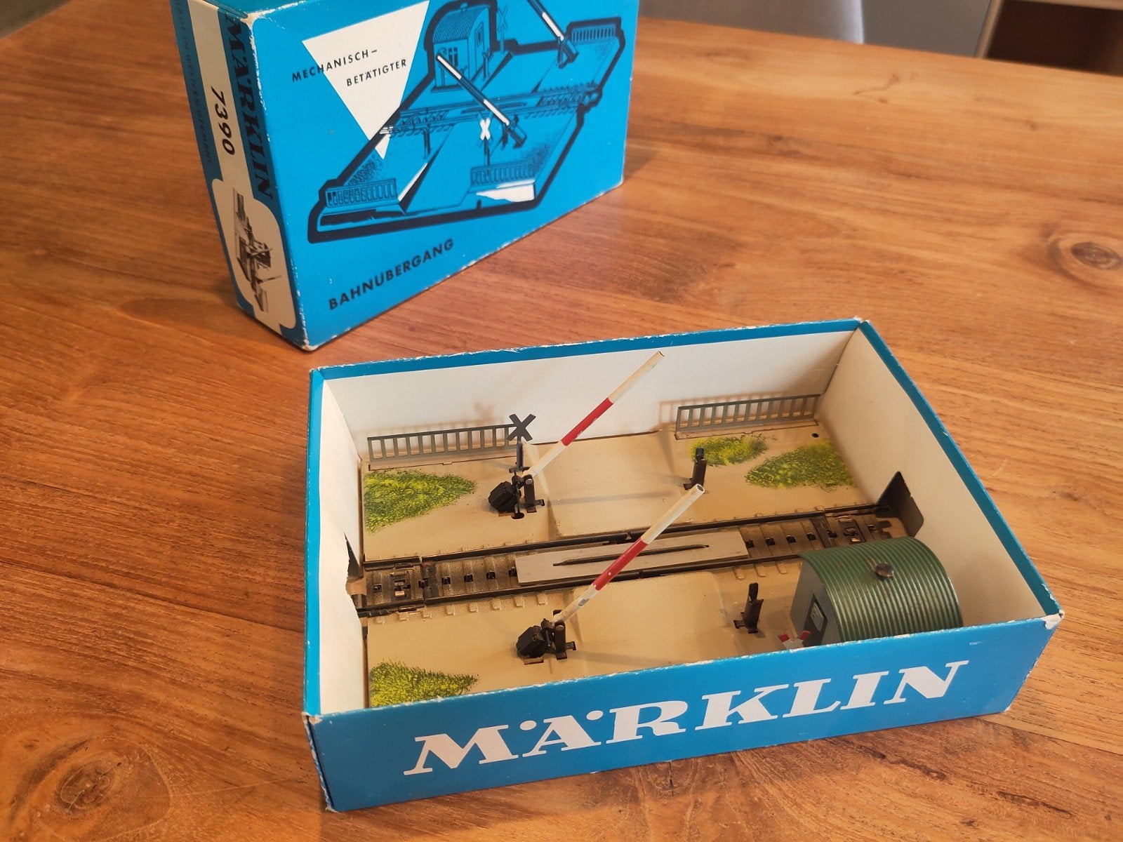 Märklin 7390 Spoorwegovergang | OVP |  zeer netjes, Wisselstroom, Rails, Ophalen of Verzenden, Zo goed als nieuw