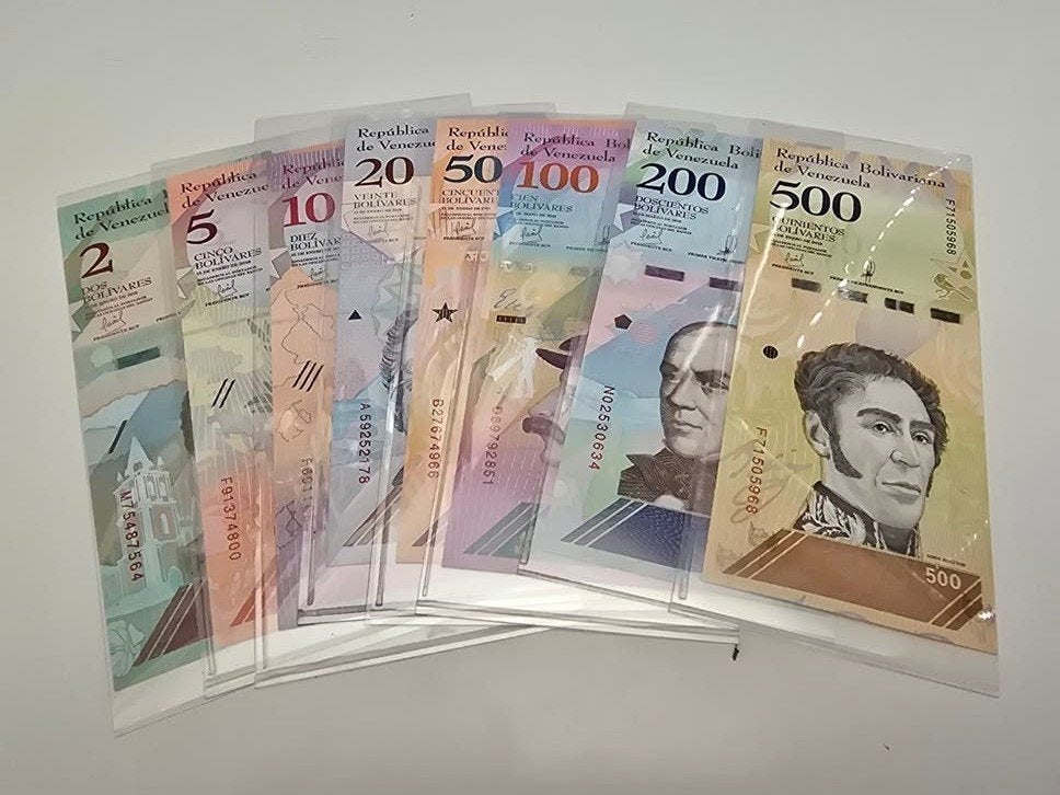 Setje Venezolaanse Bolivars, Ophalen of Verzenden, Euro's, Setje
