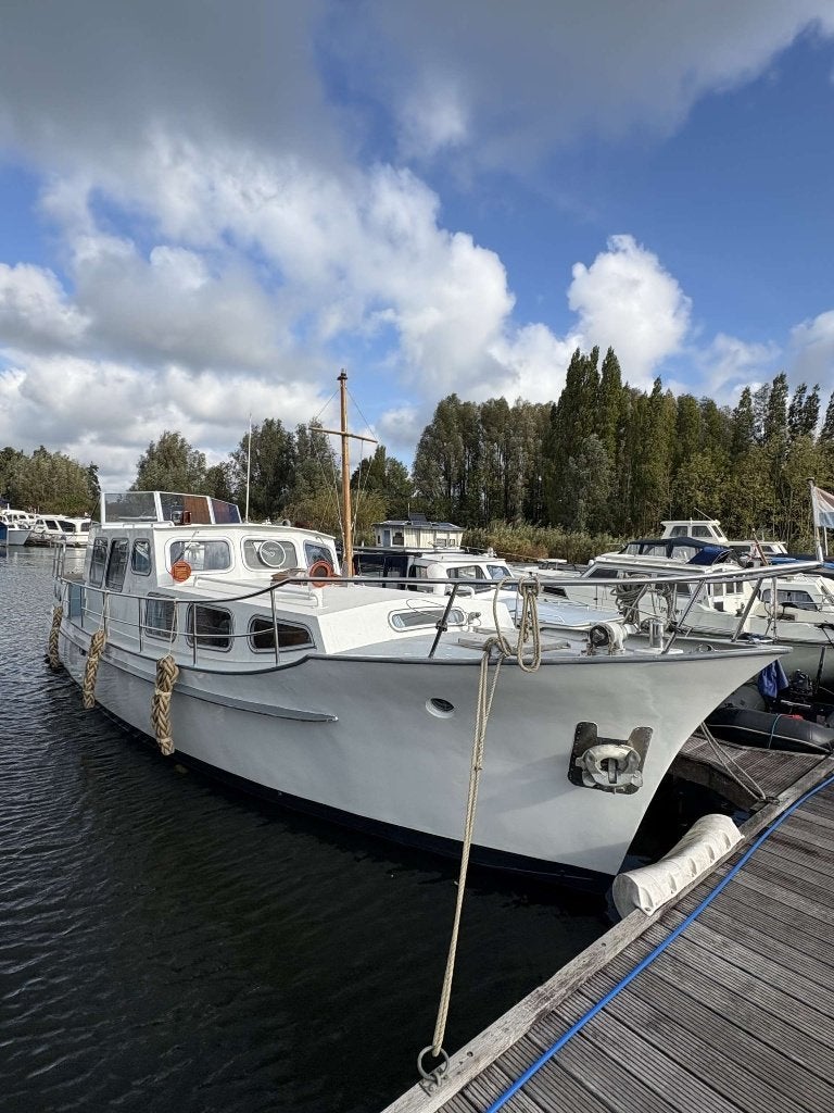 Klassiek motorjacht met moderne motor en ligplaats, Overige merken, Gebruikt, 11 m, 1.85 meter