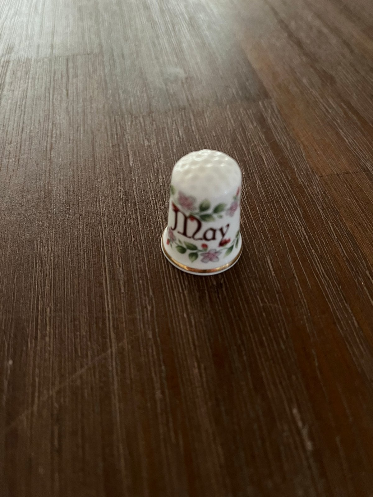 Vingerhoedje 'May' met bloemmotief, Ophalen, Zo goed als nieuw, Porselein, Nederland