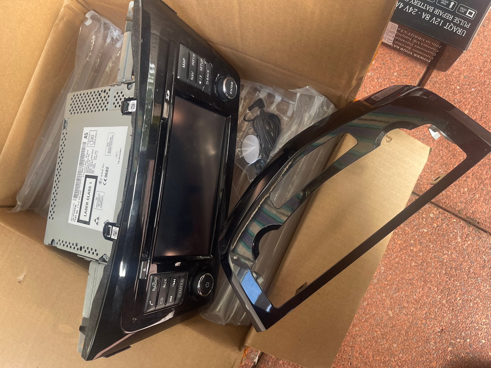 originele Nissan Tekna navigatie/radio unit, Auto diversen, Ophalen of Verzenden, Zo goed als nieuw