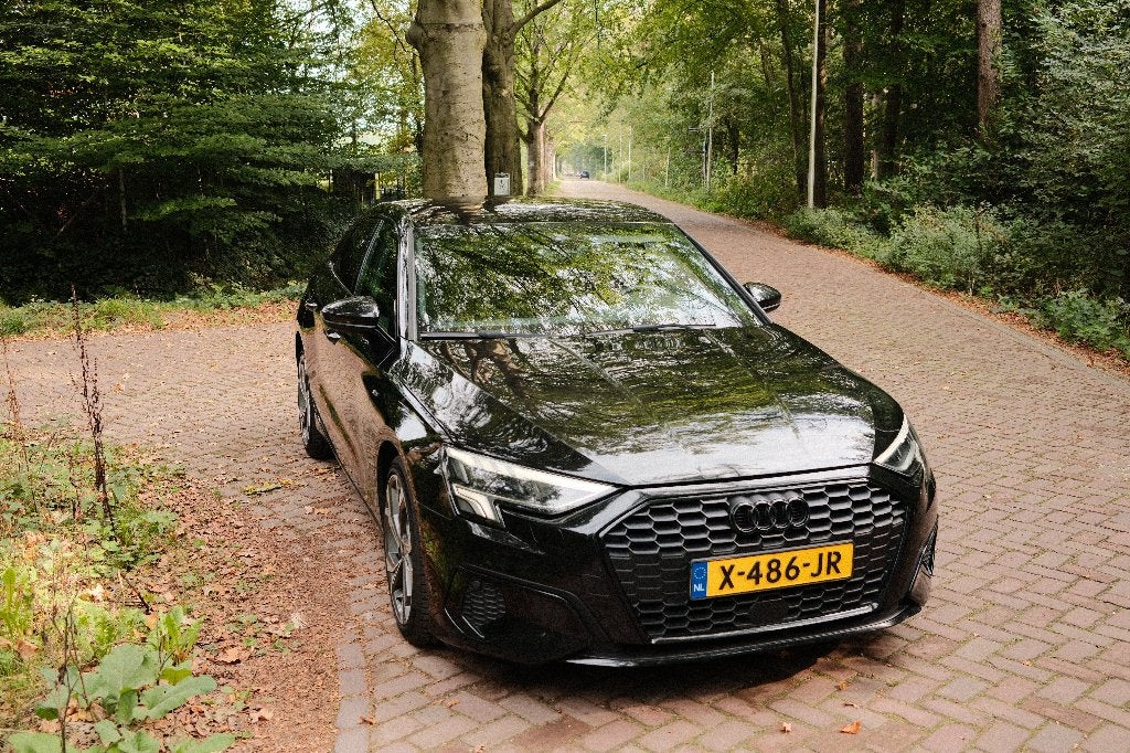 Audi A3 Limousine S-line 35 TFSI 150pk S-Tronic 2022 Zwart