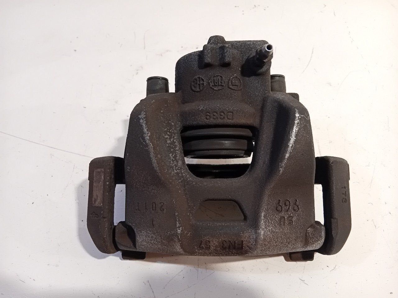 Remklauw links voor Fiat 500X, Onderdelen@venauto.nl, Van der Ven Autorecycling B.V., Gebruikt, Ettenseweg 76, 4706 PB Roosendaal, The Netherlands