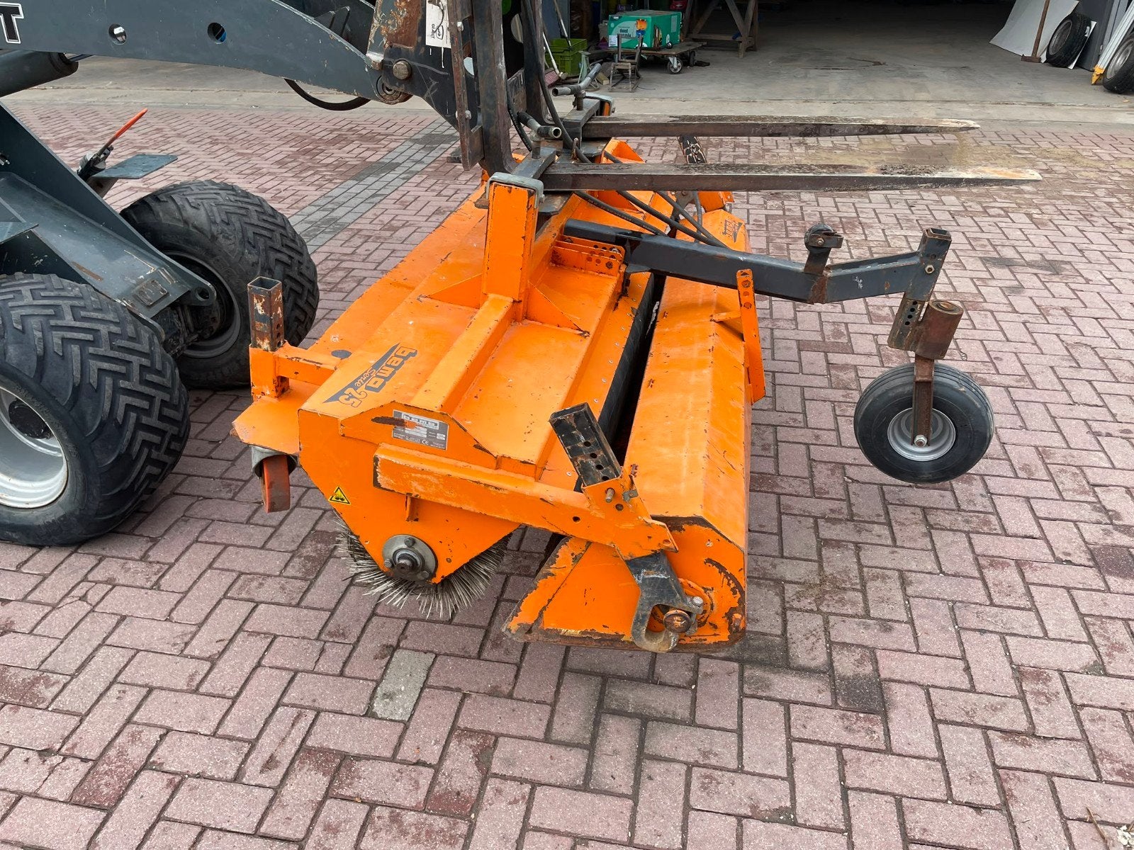 bema 25 rolbezem / veegmachine, Zakelijke goederen, Agrarisch | Werktuigen, Ophalen