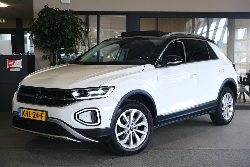 Volkswagen T-Roc 1.5 TSI Life 150PK DSG Pano IQ Led Leder Ca, Adaptive Cruise Control, Zwart, 4 cilinders, 150 pk