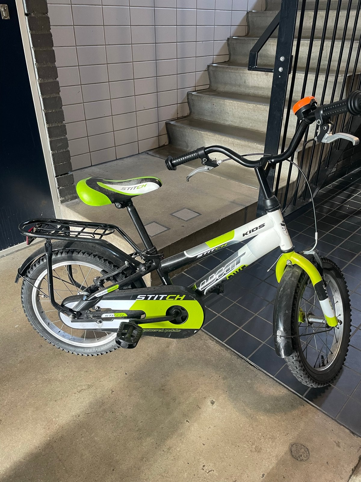 Kinderfiets 16 inch - Zwart/Groen - Goede staat, Ophalen, Gebruikt, Velgrem, 16 tot 20 inch