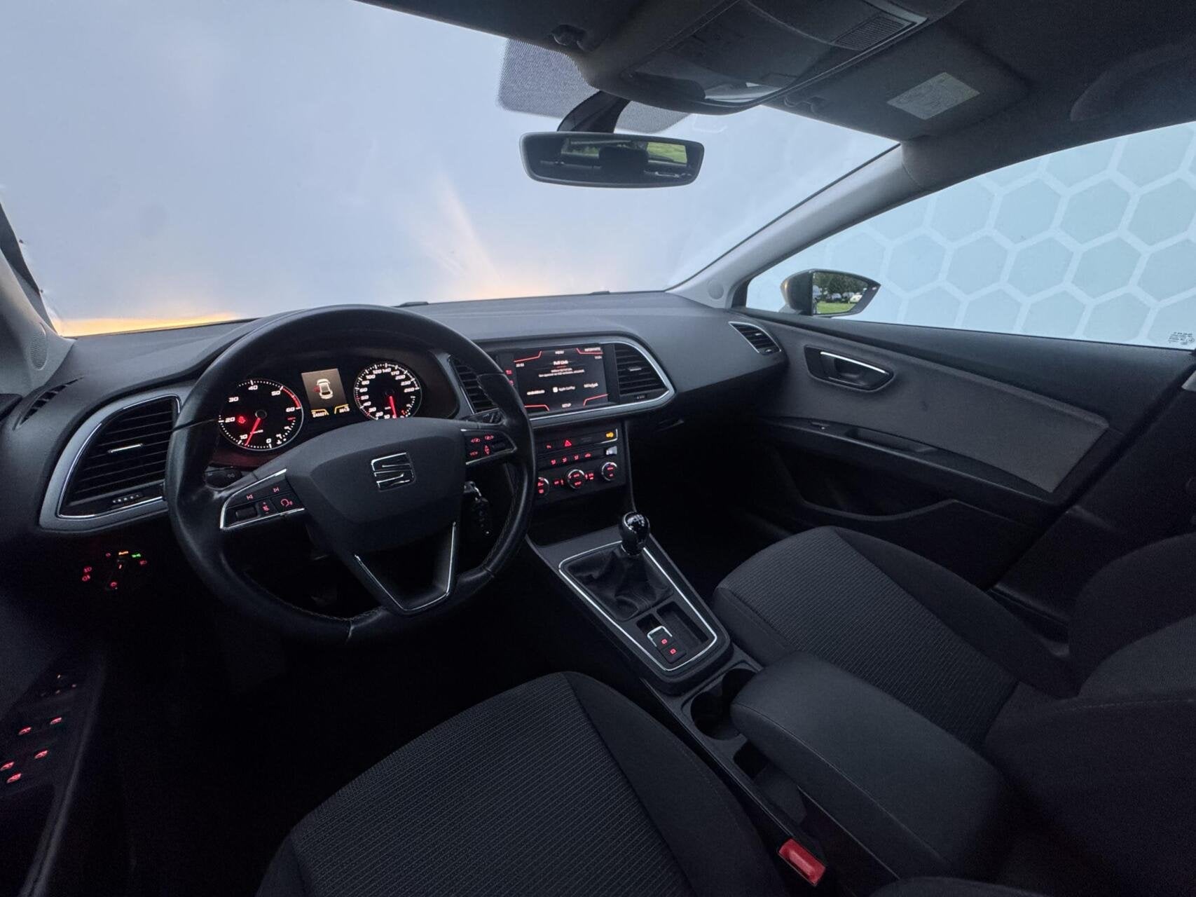 Seat Leon 1.6 TDI Reference Airco Carplay Front assistent, Auto's, Seat, Voorwielaandrijving, 1160 kg, Stof, Gebruikt