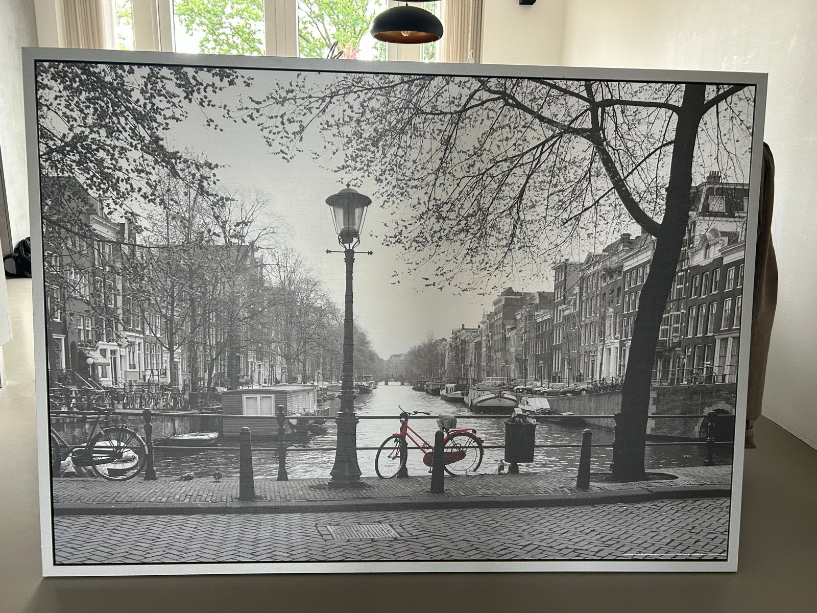 IKEA VILSHULT Amsterdamse gracht met rode fiets, Ophalen, Gebruikt, Schilderij, 100 tot 125 cm