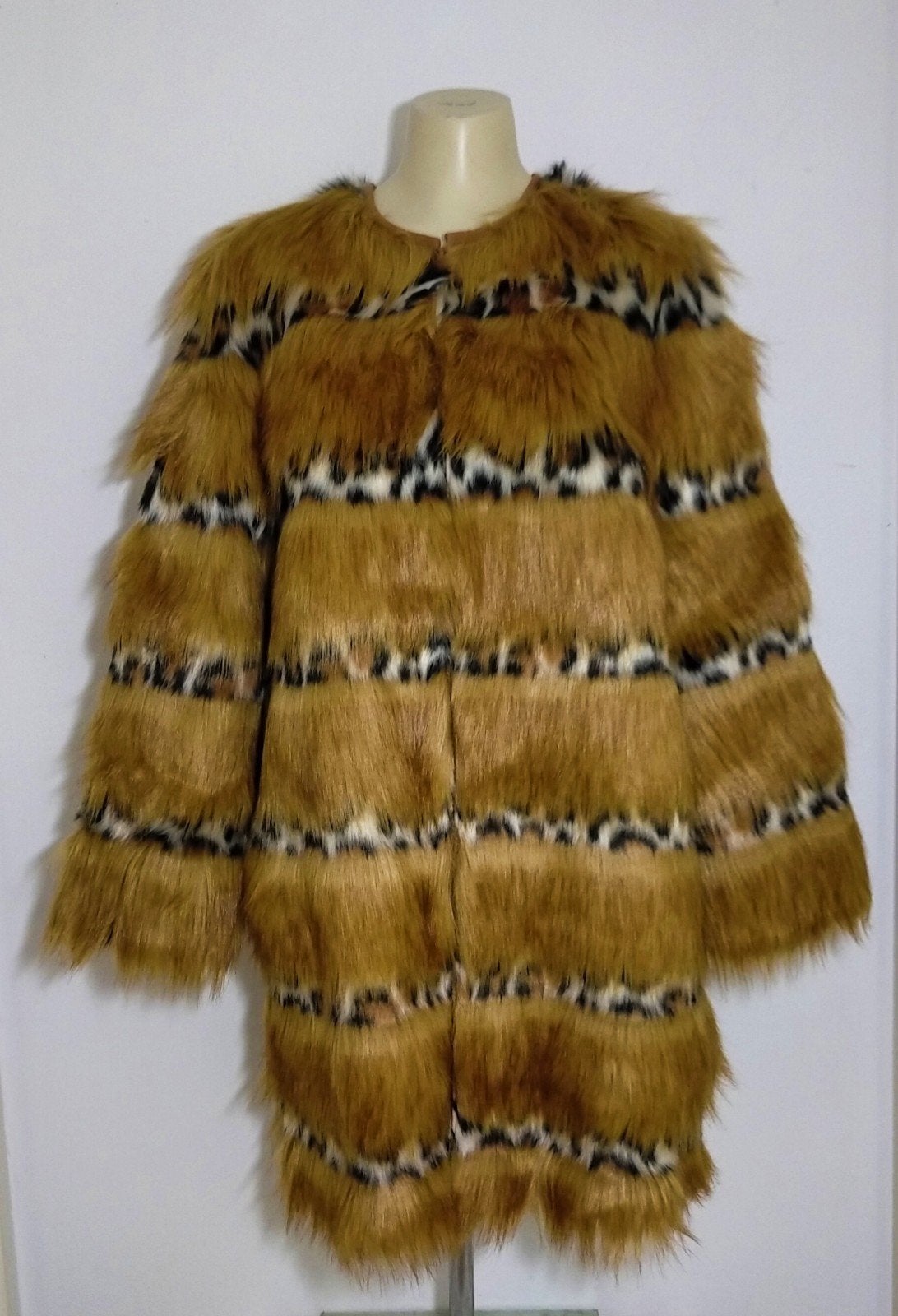 Prachtige driekwart faux fur jas met lange haren van Guess, Verzenden, Nieuw, Maat 42/44 (L), Bruin