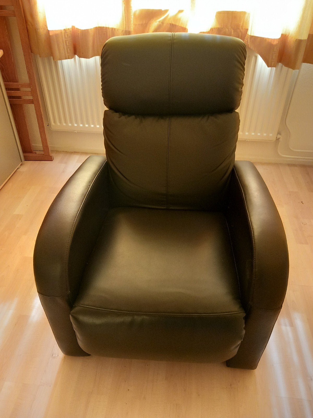 Jysk Hadrup massagestoel, Ophalen, Kunststof, Polyester, Zo goed als nieuw