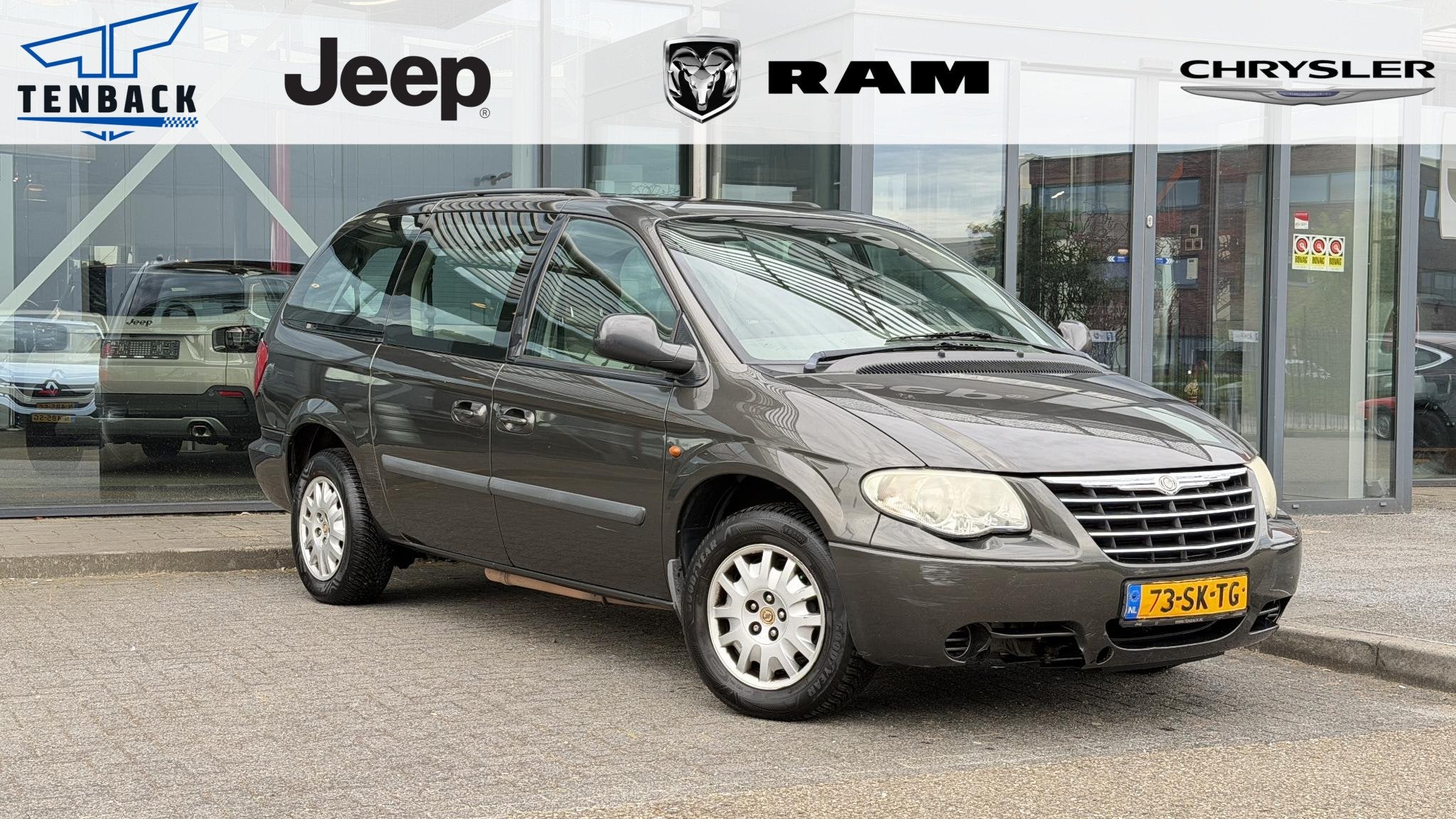 Chrysler Grand Voyager 3.3i V6 SE Luxe Stow and go, Auto's, Chrysler, 3301 cc, Gebruikt, Parkeersensor, 7 stoelen