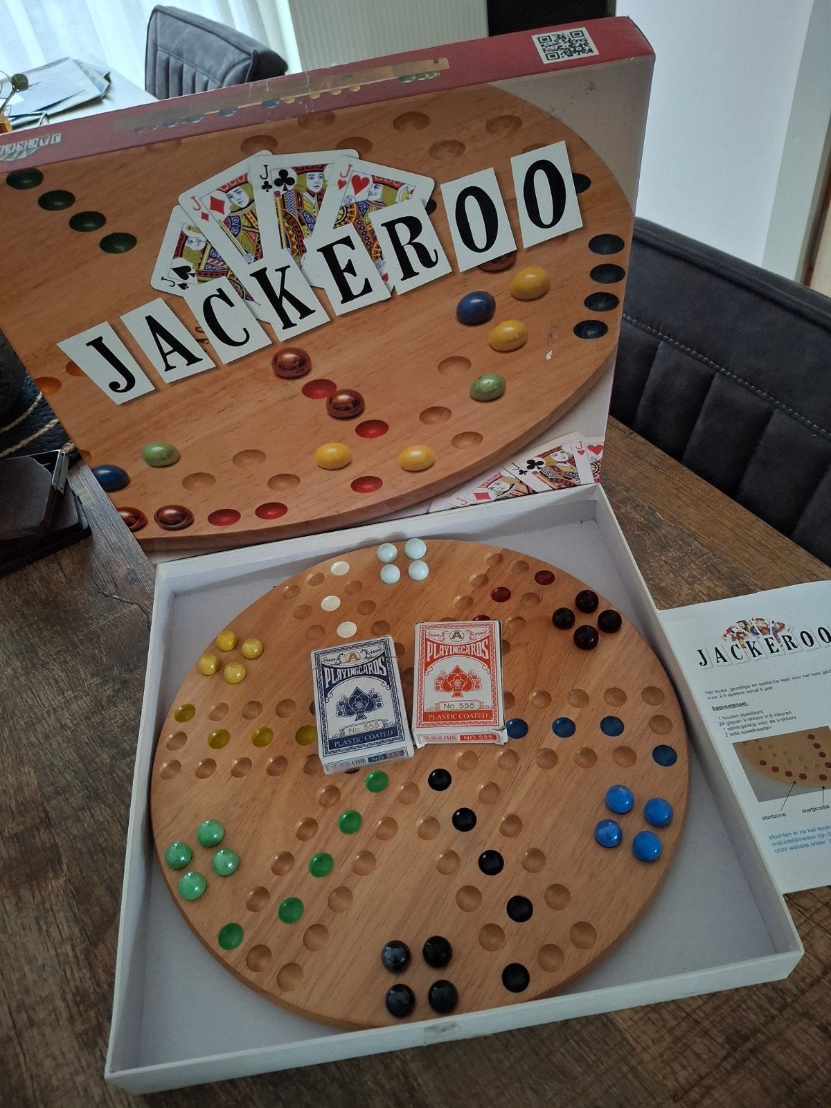 JackerOO bordspel - Compleet met kaarten en knikkers, Drie of vier spelers, Ophalen of Verzenden, Zo goed als nieuw, Onbekend