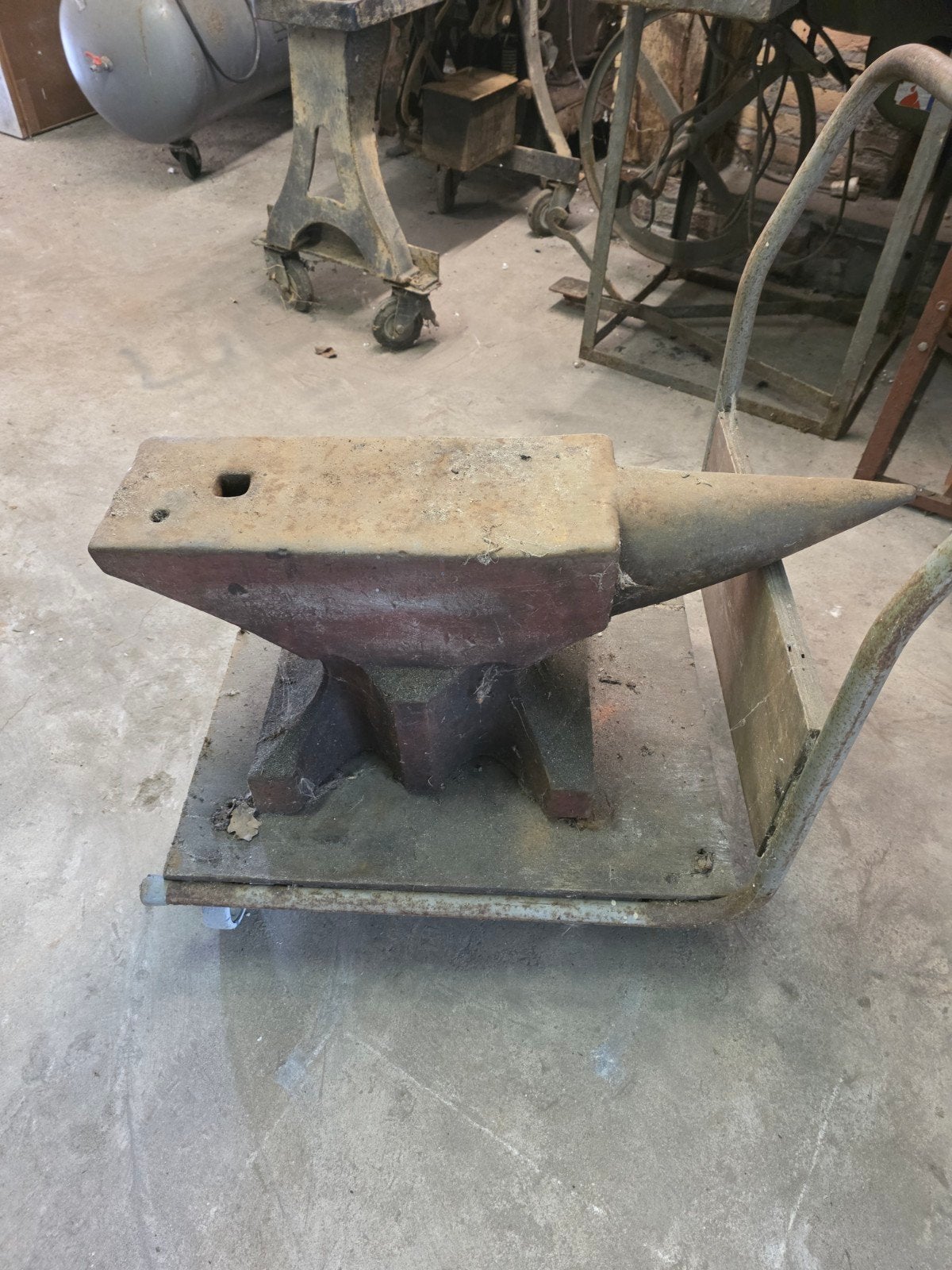 Garagesale smederijmachines, aambeeld, anker, gewichten, enz, Ophalen