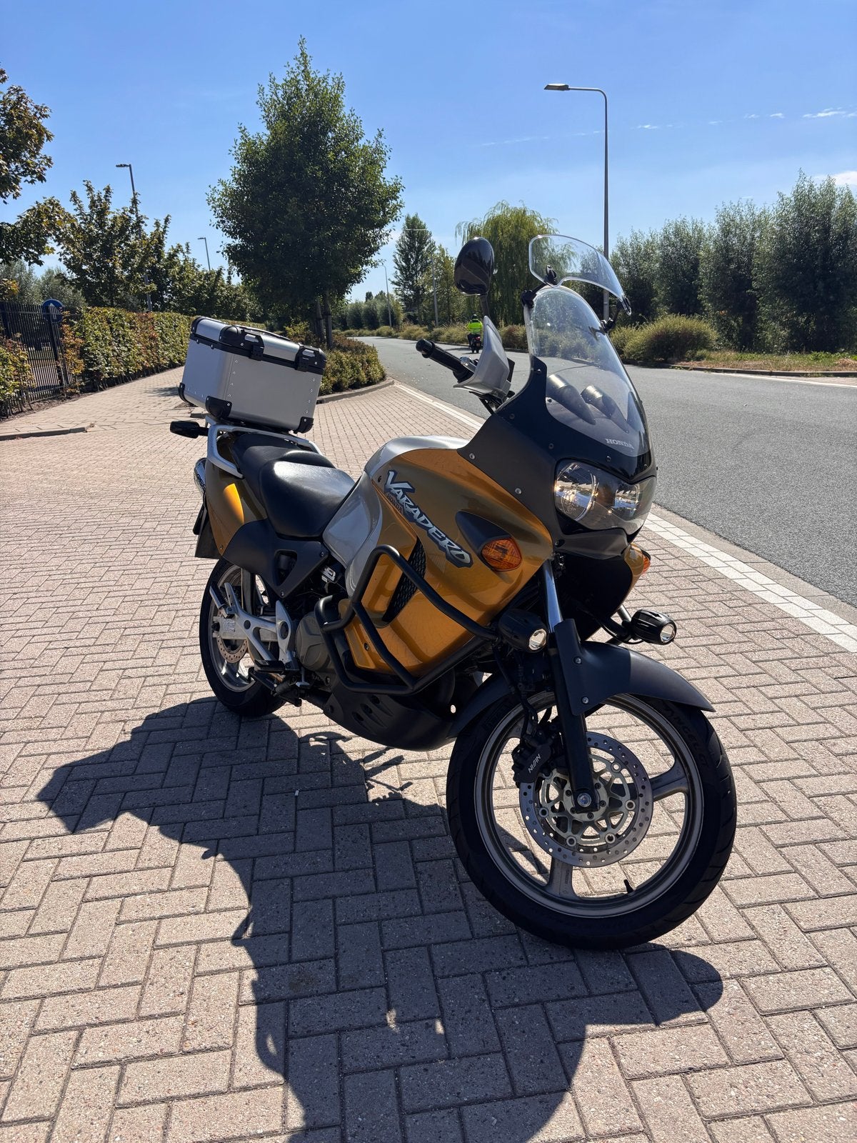 Honda Varadero XL1000V - Toermotor met topkoffer, Motoren, Motoren | Honda, 2 cilinders, Sportuitlaat, Occasion, Motorrijbewijs A