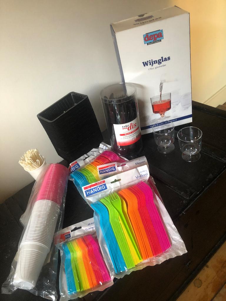 plastic wijnglazen, bekertjes , bakjes, bestek, roerstaafjes, Huis en Inrichting, Ophalen of Verzenden, Nieuw, Kunststof, Los bestek