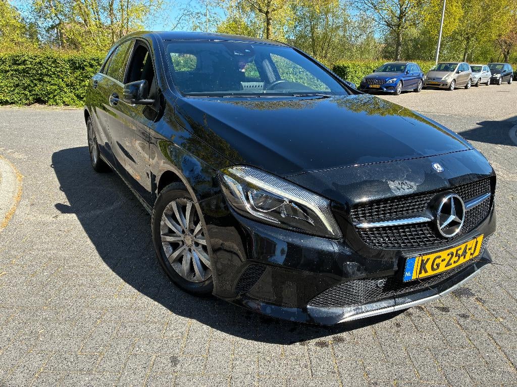Mercedes-Benz A-Klasse A180 1.6 met defecte motor, Auto's, Voorwielaandrijving, Stof, Zwart, 4 cilinders