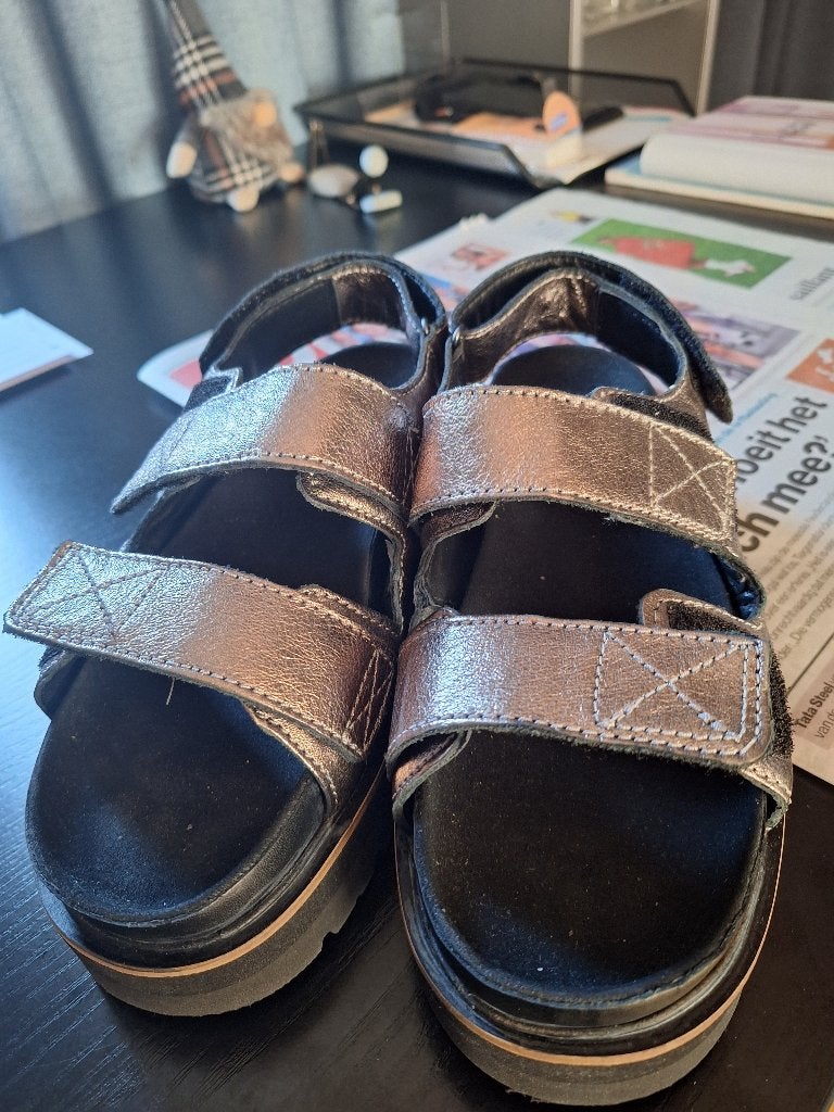 Clarks Goudkleurige Sandalen met Verstelbare Banden Maat 38, Overige kleuren, Nieuw, Clarks, Ophalen