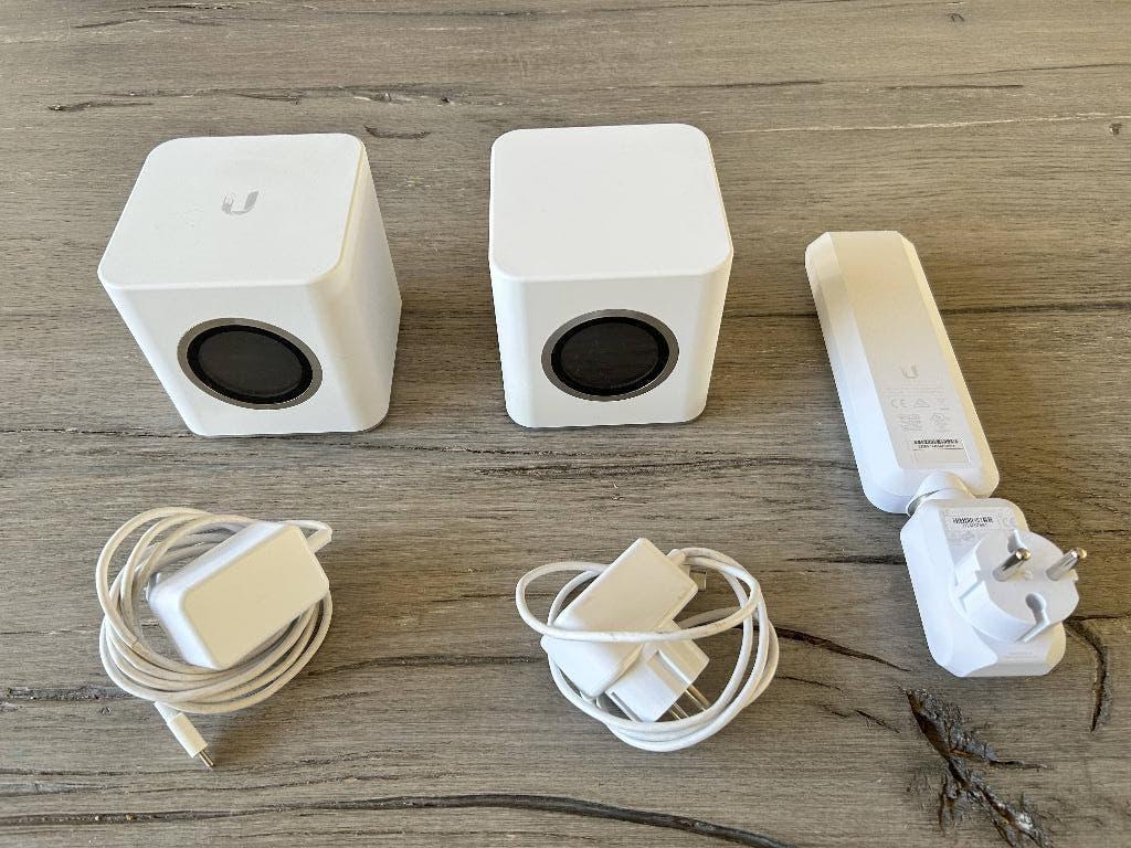 Te koop! 2x Ubiquiti Amplifi HD router en mesh access point, Computers en Software, Routers en Modems, Ophalen of Verzenden, Zo goed als nieuw