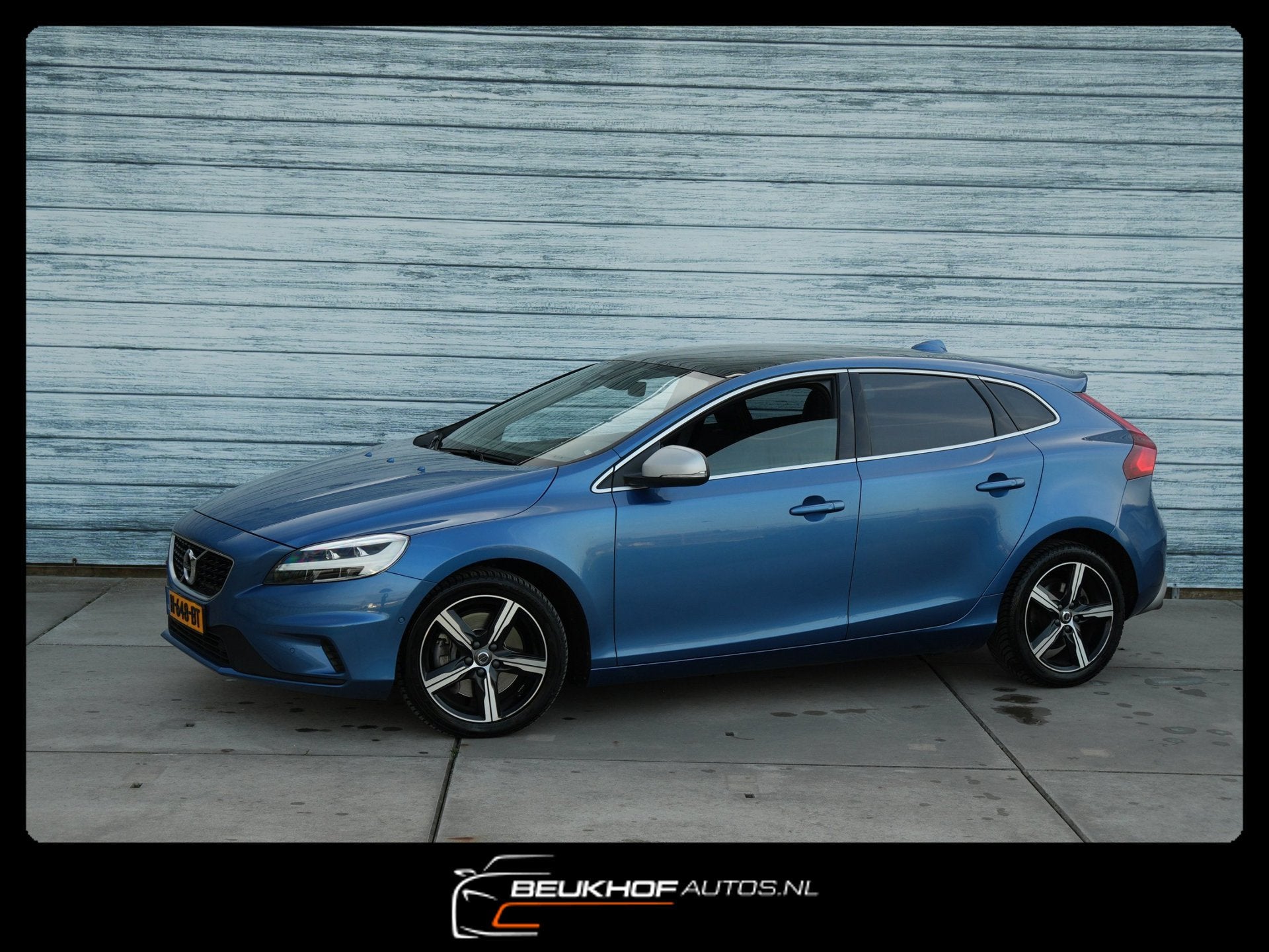 Volvo V40 1.5 T3 Polar+ Sport Pano Leer Cruise Xenon Led Cam, Auto's, Volvo, 4 cilinders, 700 kg, Blauw, Bedrijf