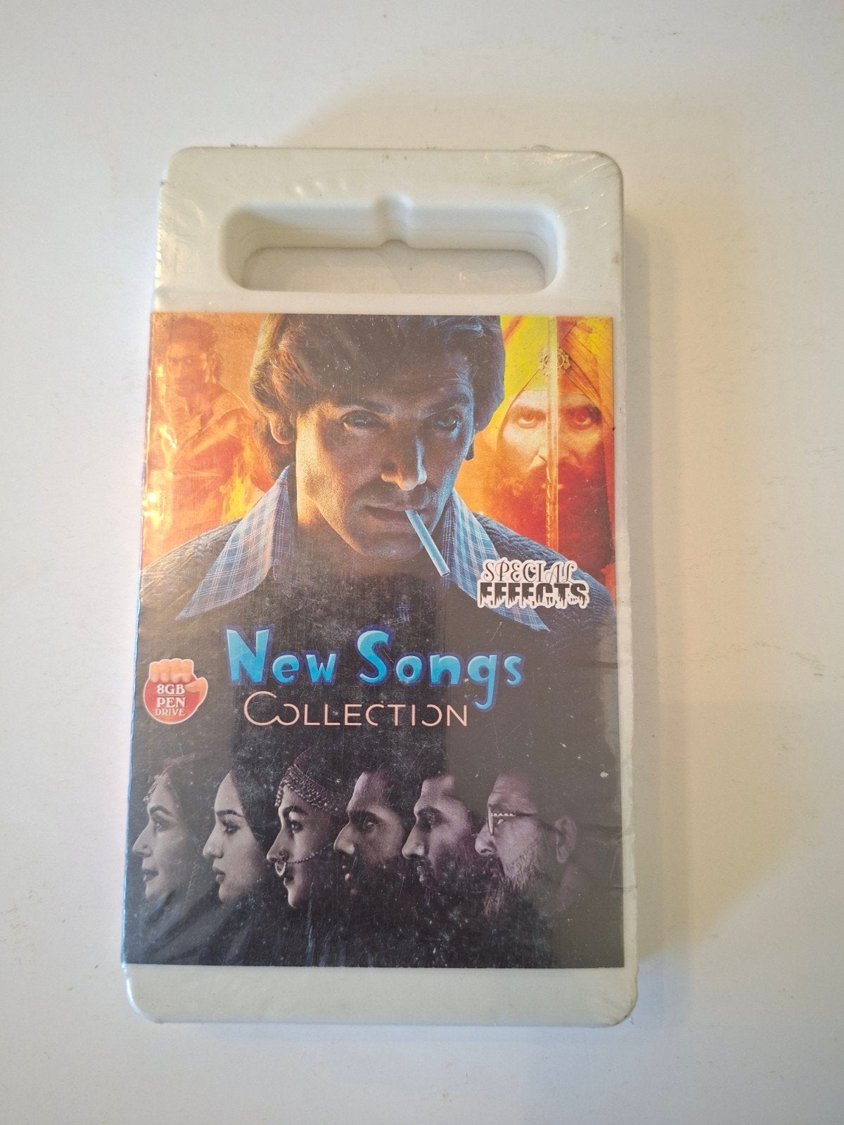 New Songs Collection - Bollywood muziek op 8GB USB, Ophalen of Verzenden, Nieuw in verpakking, Verzamelalbum, Met bonustracks