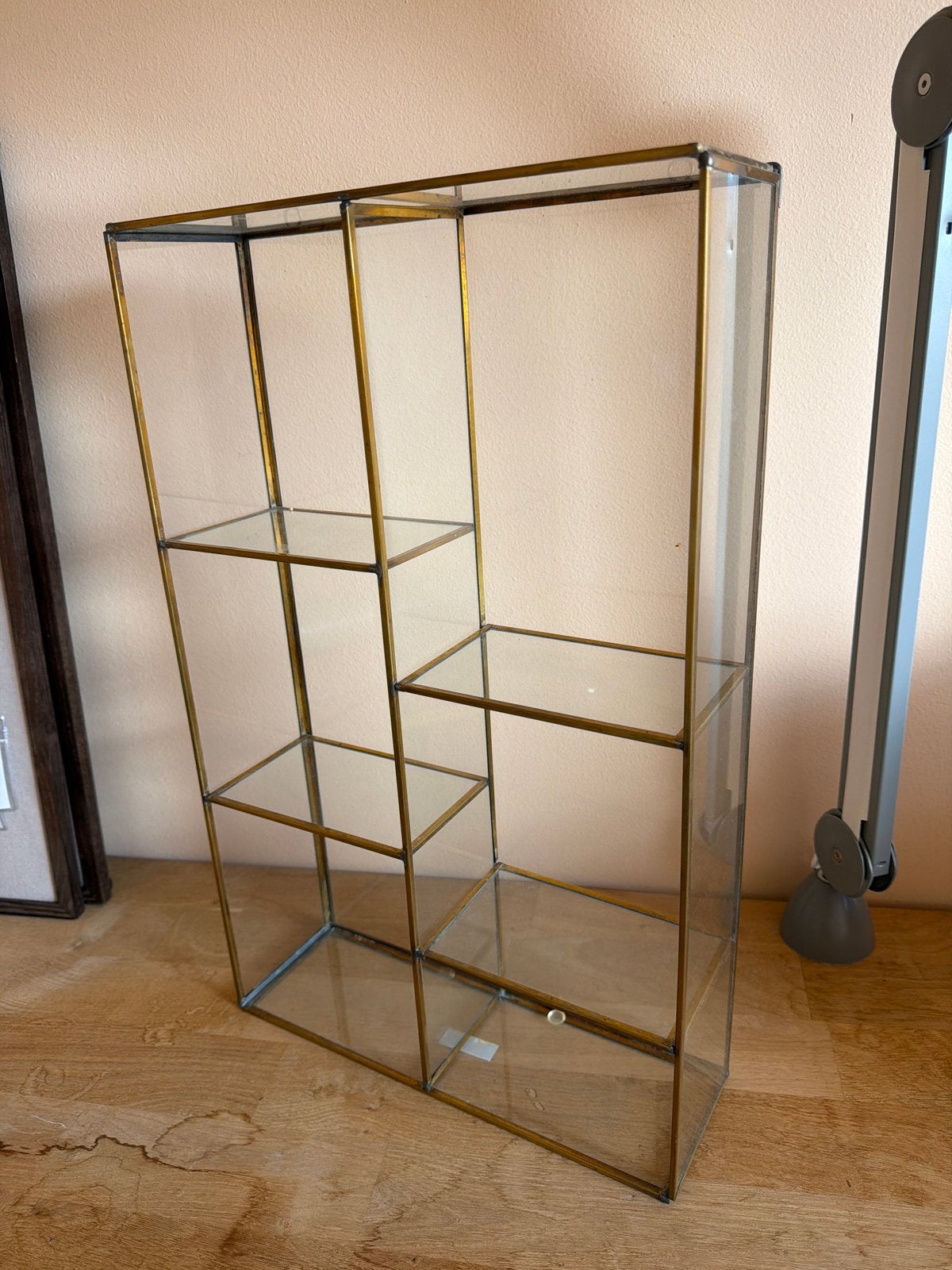 Glazen vitrinekastje met messing frame, Ophalen, Met plank(en), Minder dan 25 cm, Glas