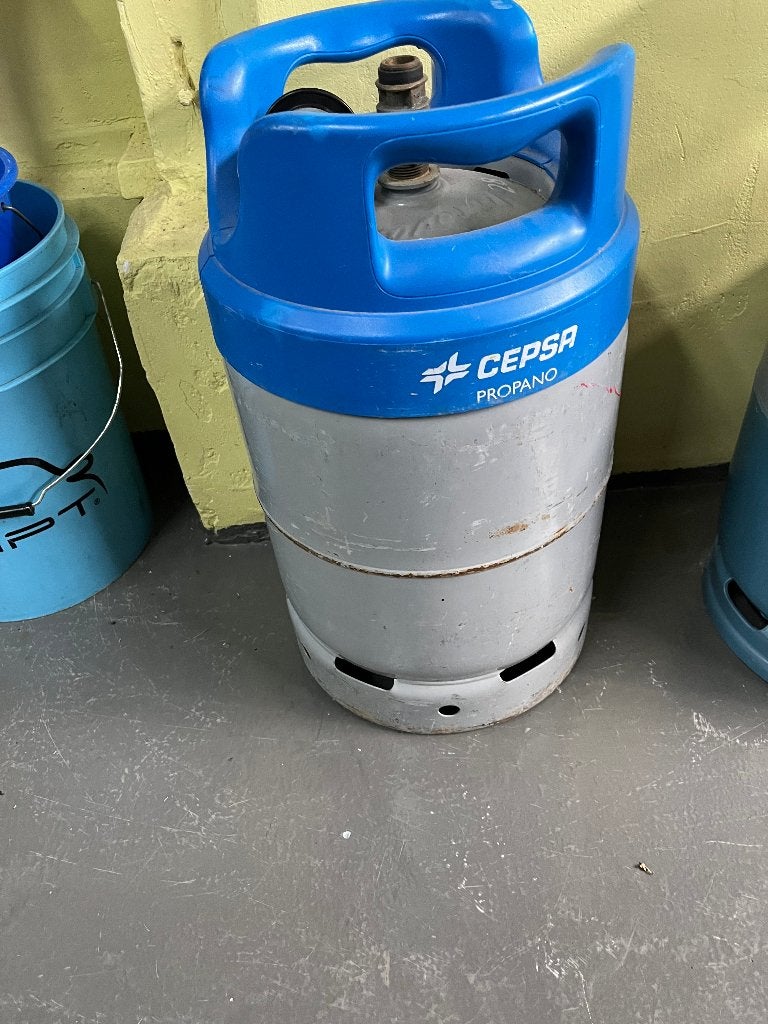 Spaanse gasfles 13 kg + reduceer, Ophalen, Zo goed als nieuw