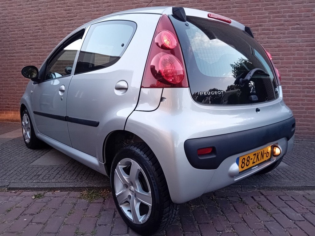 Peugeot 107 XS  *5DRS*AIRCO*LMV*LED*NAP*BEURT NW*, Euro 5, Gebruikt, 4 stoelen, Handgeschakeld