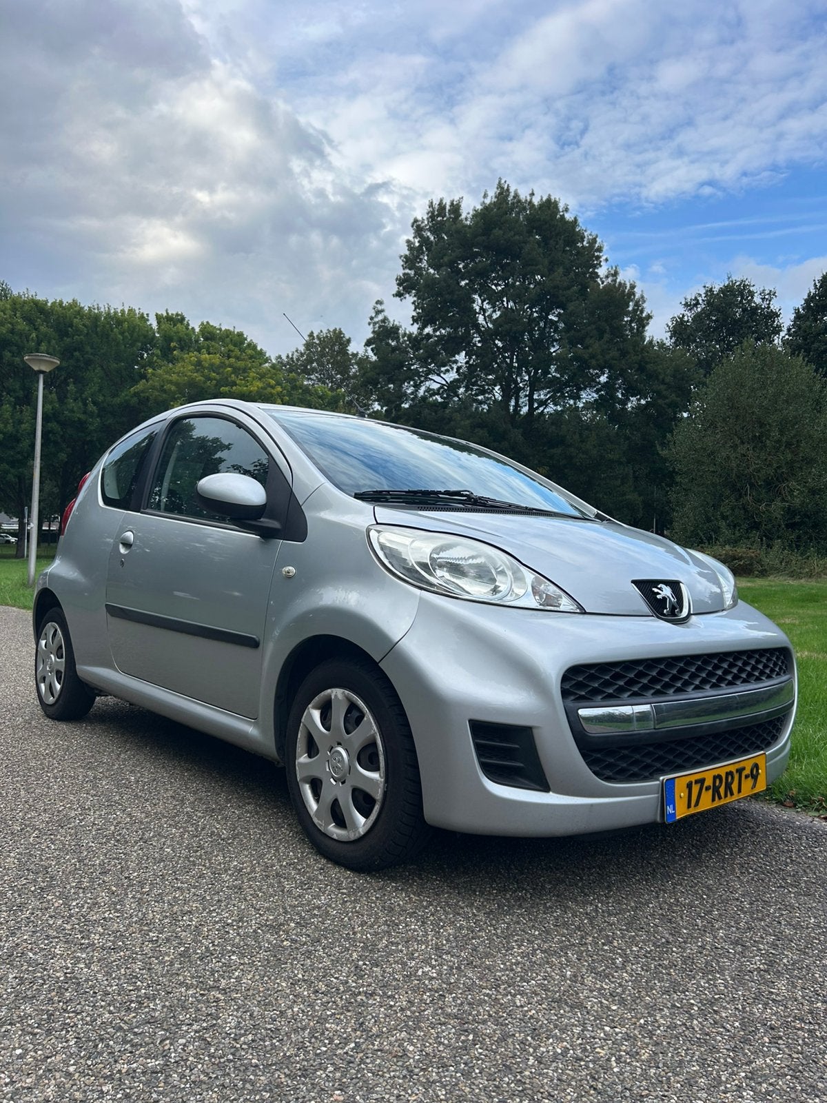 Peugeot 107 1.0 12V 3DR 2-TRONIC 2011 Grijs, Stof, Zwart, 4 stoelen, 68 pk