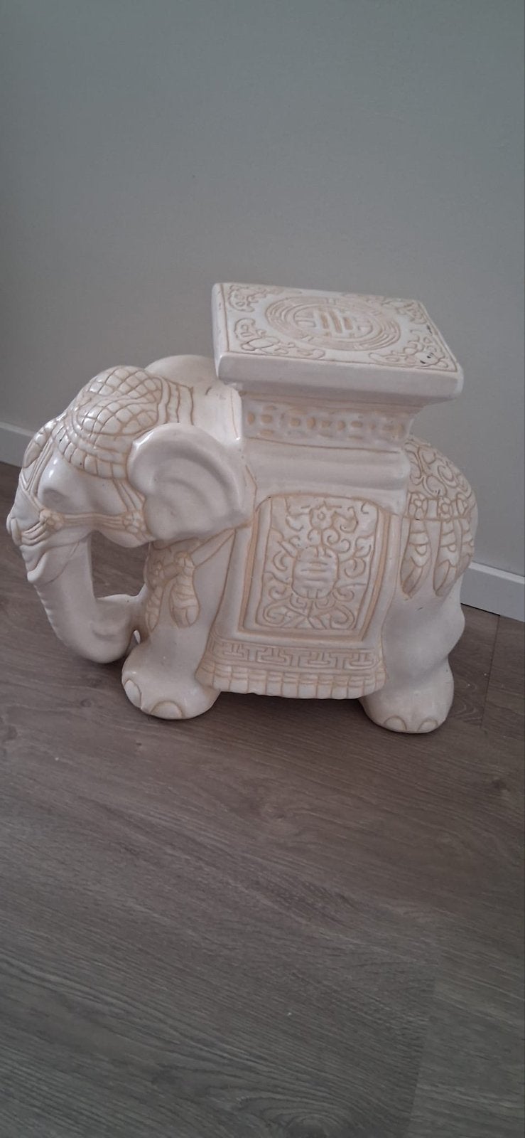 Olifant plantenstandaard - Decoratieve bijzettafel, Huis en Inrichting, Ophalen, Beige, Steen/keramiek, Oosters