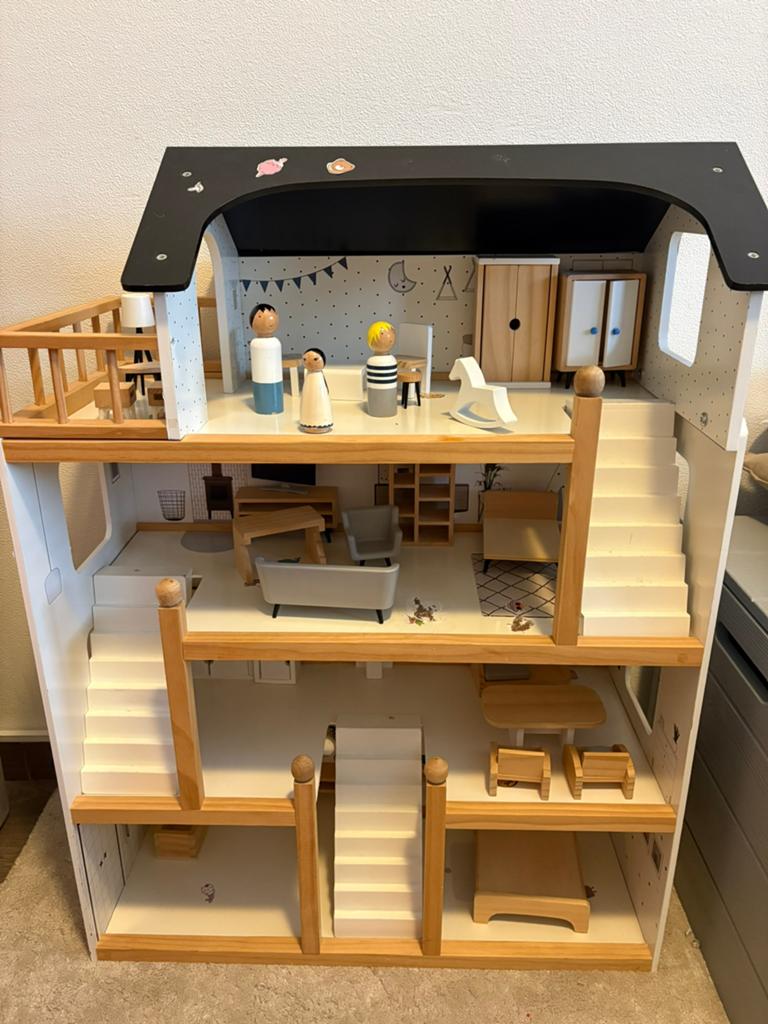 Poppenhuis petite amelie, Ophalen, Gebruikt, Poppenhuis