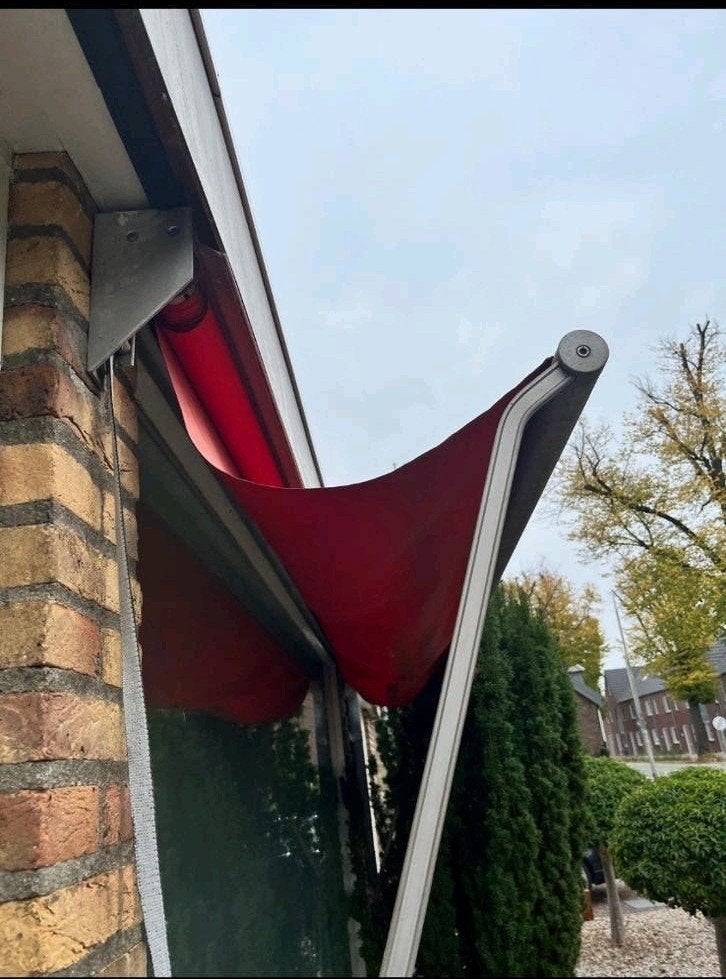 Mooi rood uitvalscherm in goede staat, Gebruikt, Ophalen of Verzenden, 150 tot 300 cm, 250 cm tot 450 cm