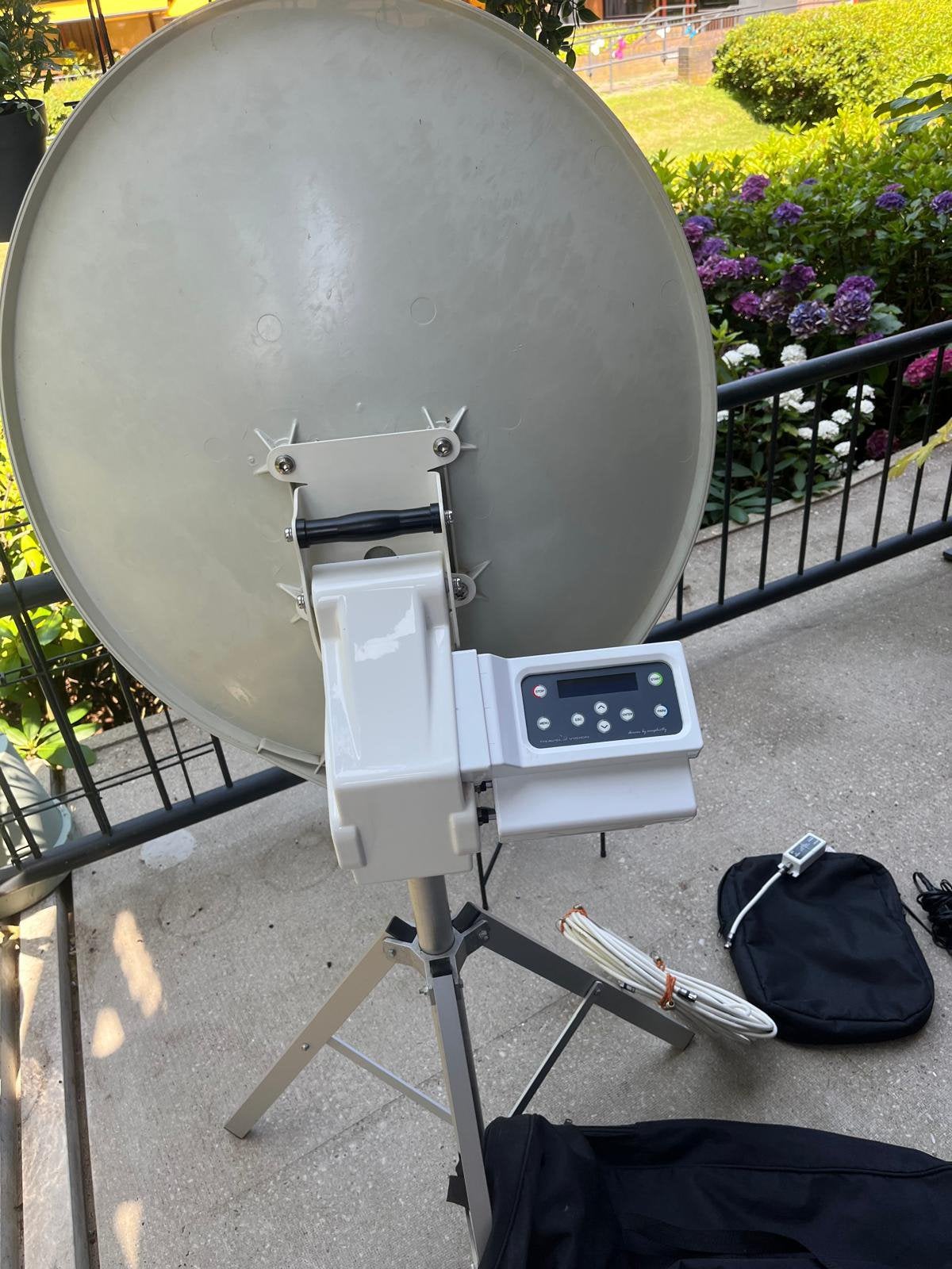 Travel vision R7 autom satellietschotel ontvanger met tv, Caravans en Kamperen, Ophalen, Zo goed als nieuw