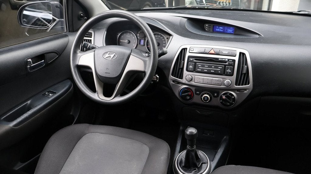 Hyundai I20 1.2i i-Deal 86PK|Airco|LMV|AUX|Nette auto, Voorwielaandrijving, Gebruikt, Zwart, Zwart