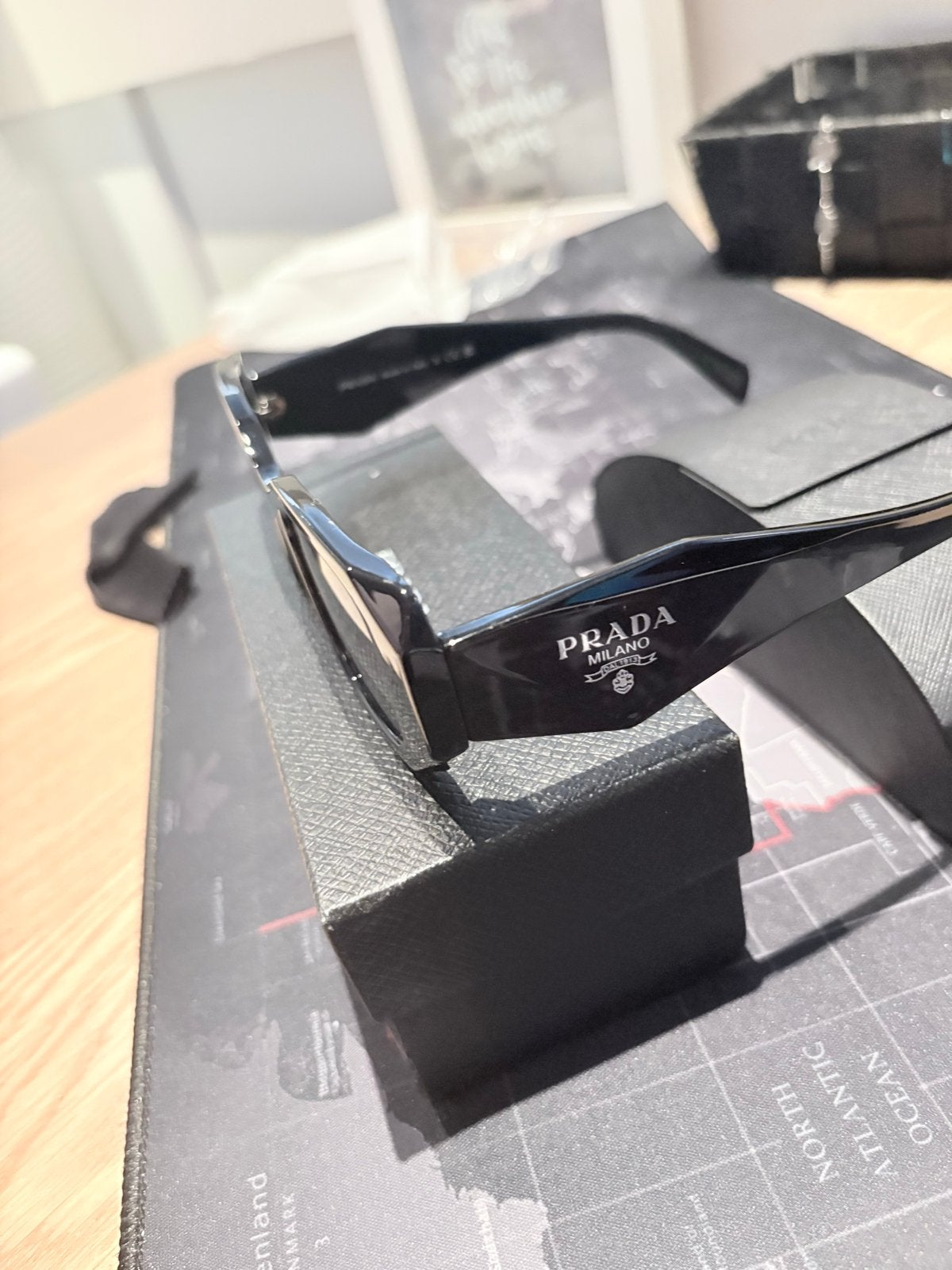 Nieuwe Prada Zonnebril - Stijlvol en Ongebruikt, Sieraden, Tassen en Uiterlijk, Zonnebrillen en Brillen | Dames, Zonnebril, Prada