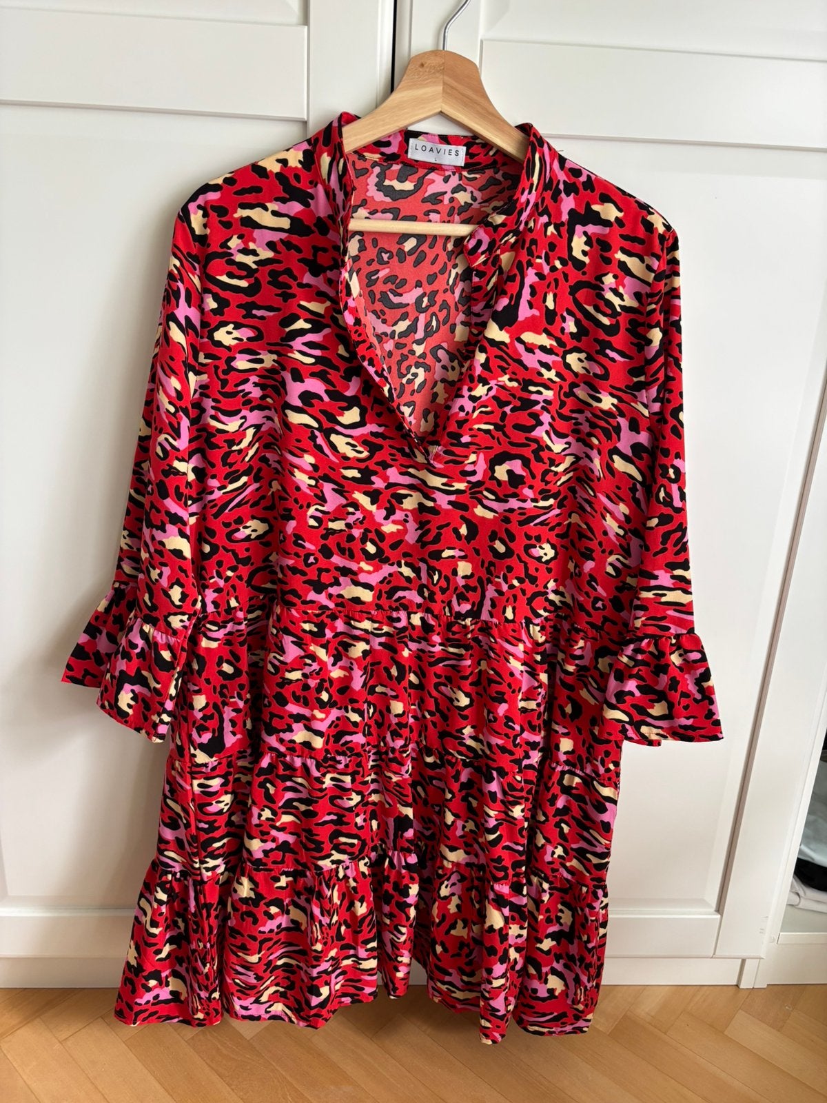 Zomerse jurk van Loavies, Kleding | Dames, Ophalen of Verzenden, Zo goed als nieuw, Rood, Boven de knie