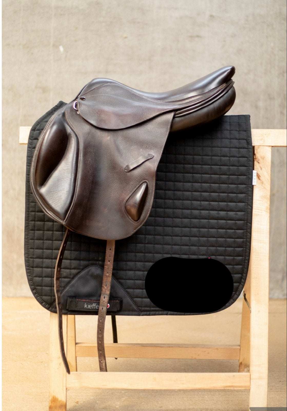 Empire monoflap springzadel - eventingzadel, Dieren en Toebehoren, L (17.5 inch), Gebruikt, Vlakke zit, Overige merken