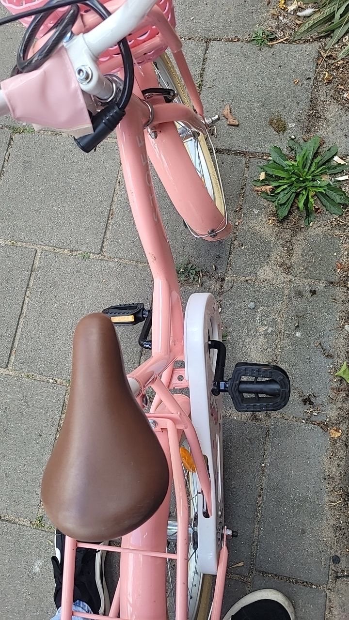 Roze kinderfiets met mandje - Zo goed als nieuw, Fietsen en Brommers, Ophalen, Gebruikt, Terugtraprem, 16 tot 20 inch